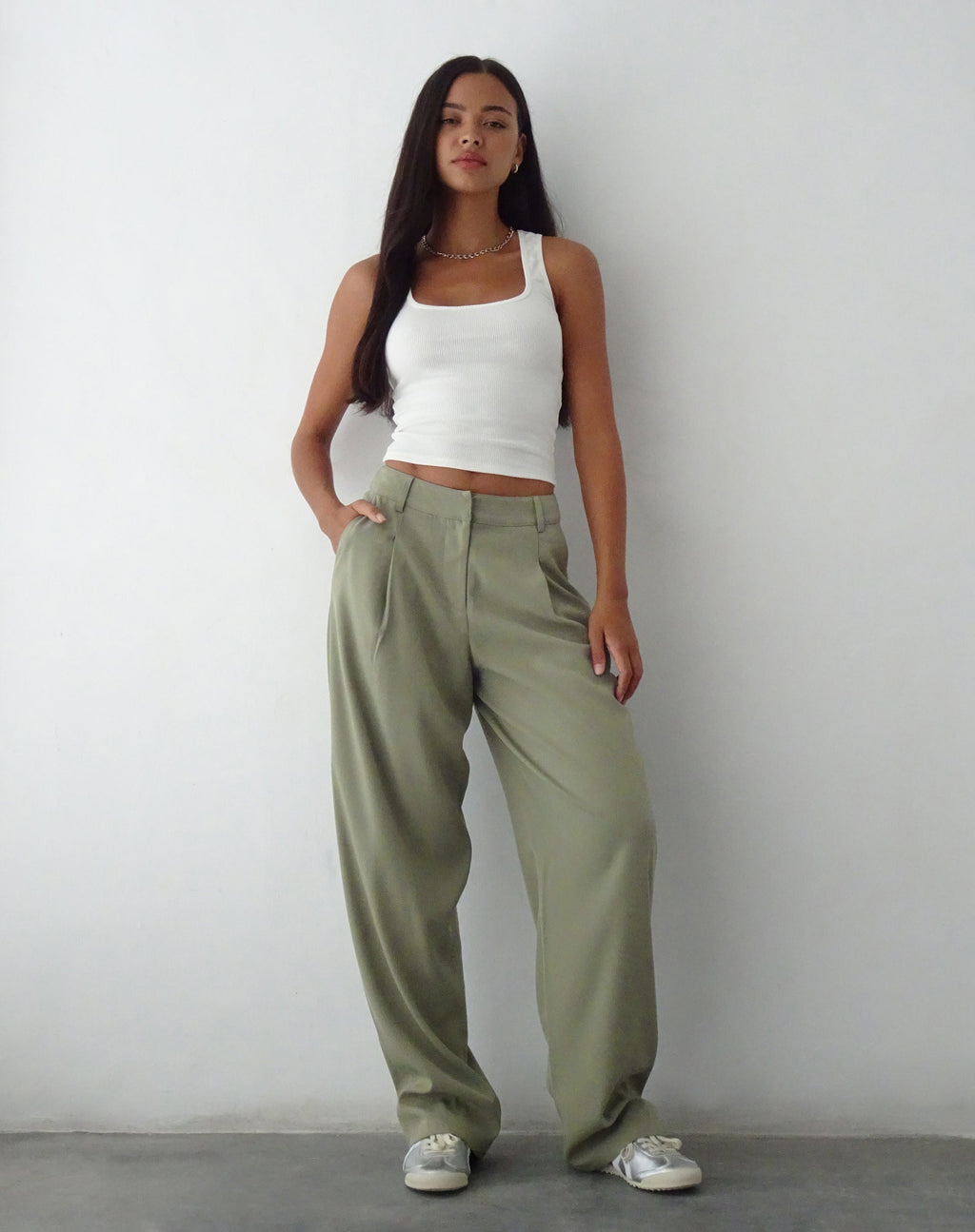 Sakaria broek met wijde pijpen in Tailoring Stone Sage