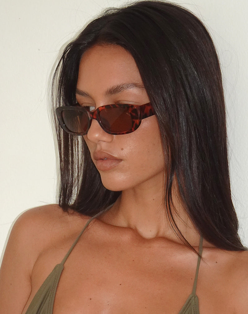 Rustina Zonnebril in Opaque Tortoise Shell