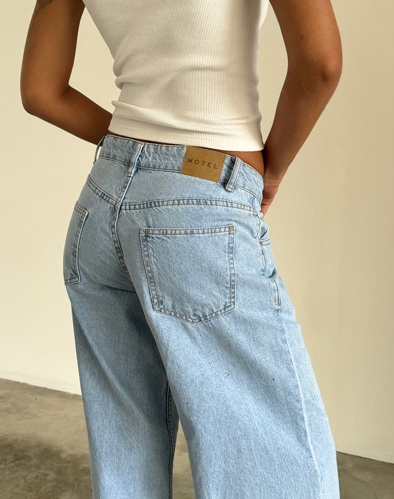 Afbeelding van Roomy Extra Wide Low Rise Jeans in Light Wash Blue