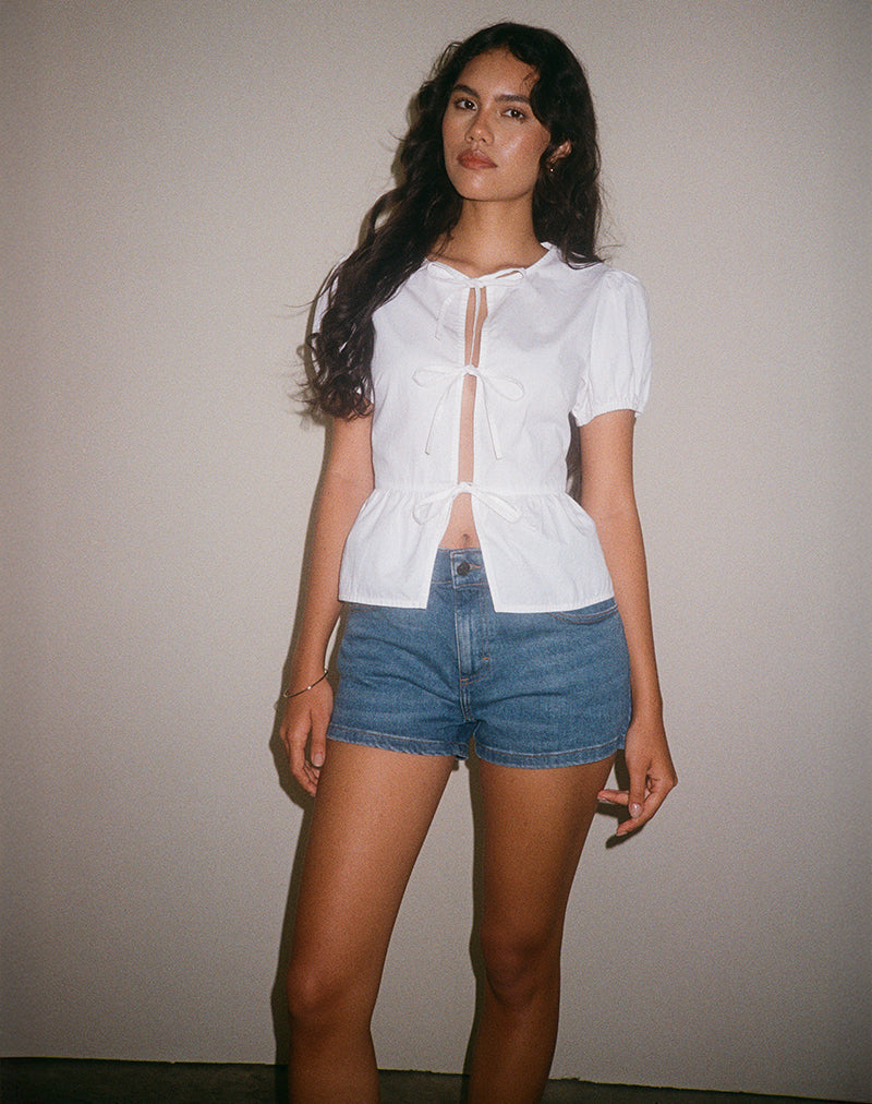 Afbeelding van Ryota Blouse met Strikje voor in Wit met Witte Bies