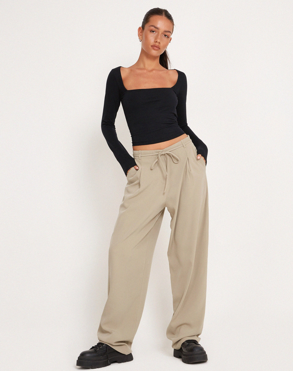 Sabria Broek in Getailleerd Taupe