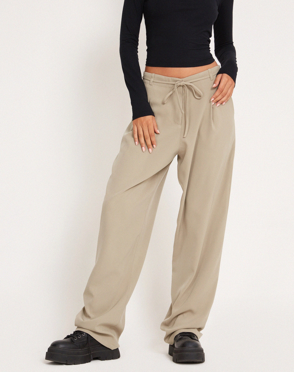Sabria Broek in Getailleerd Taupe