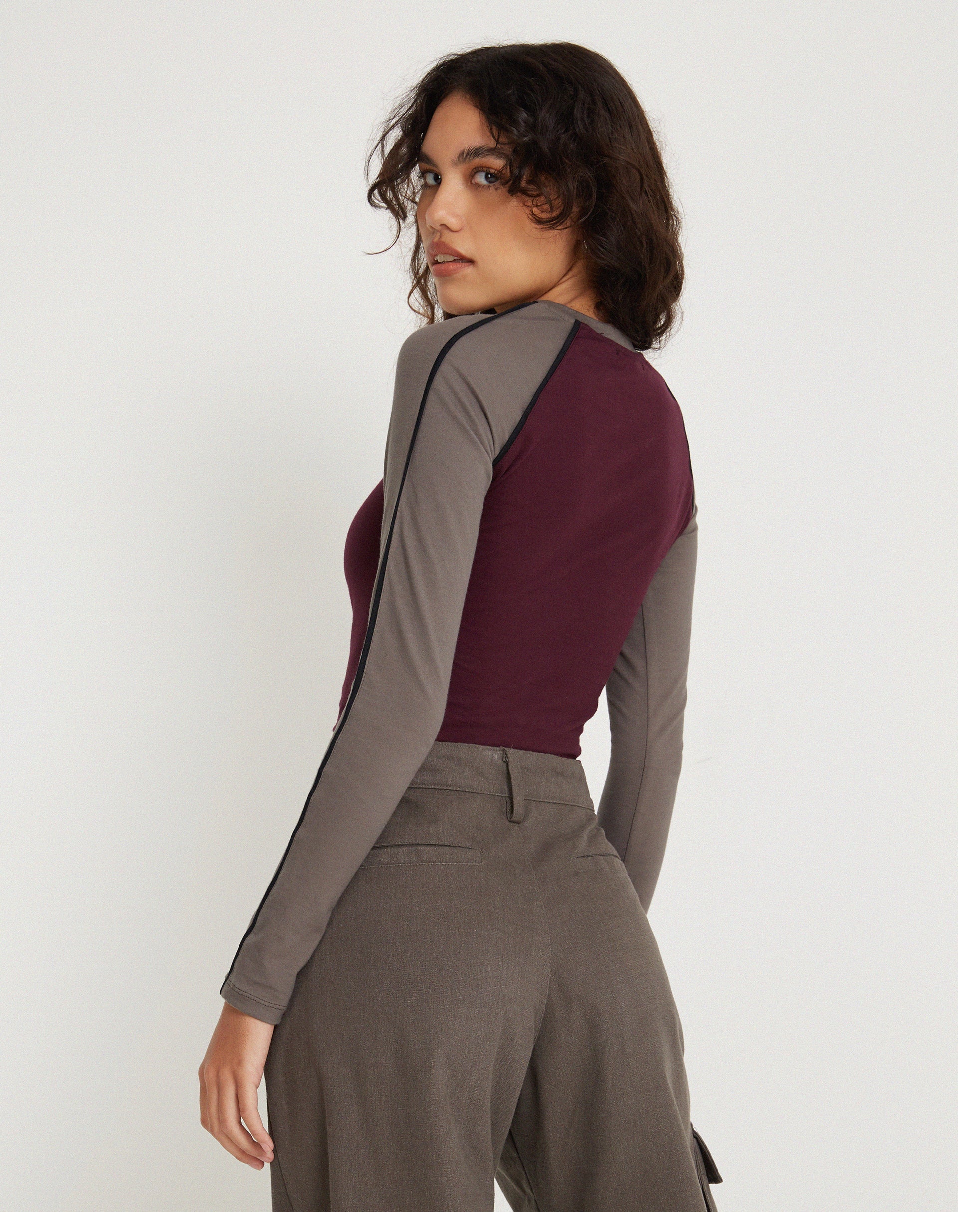Afbeelding van Sachiel Lange Mouw Top in Oxblood Cloudburst Zwart