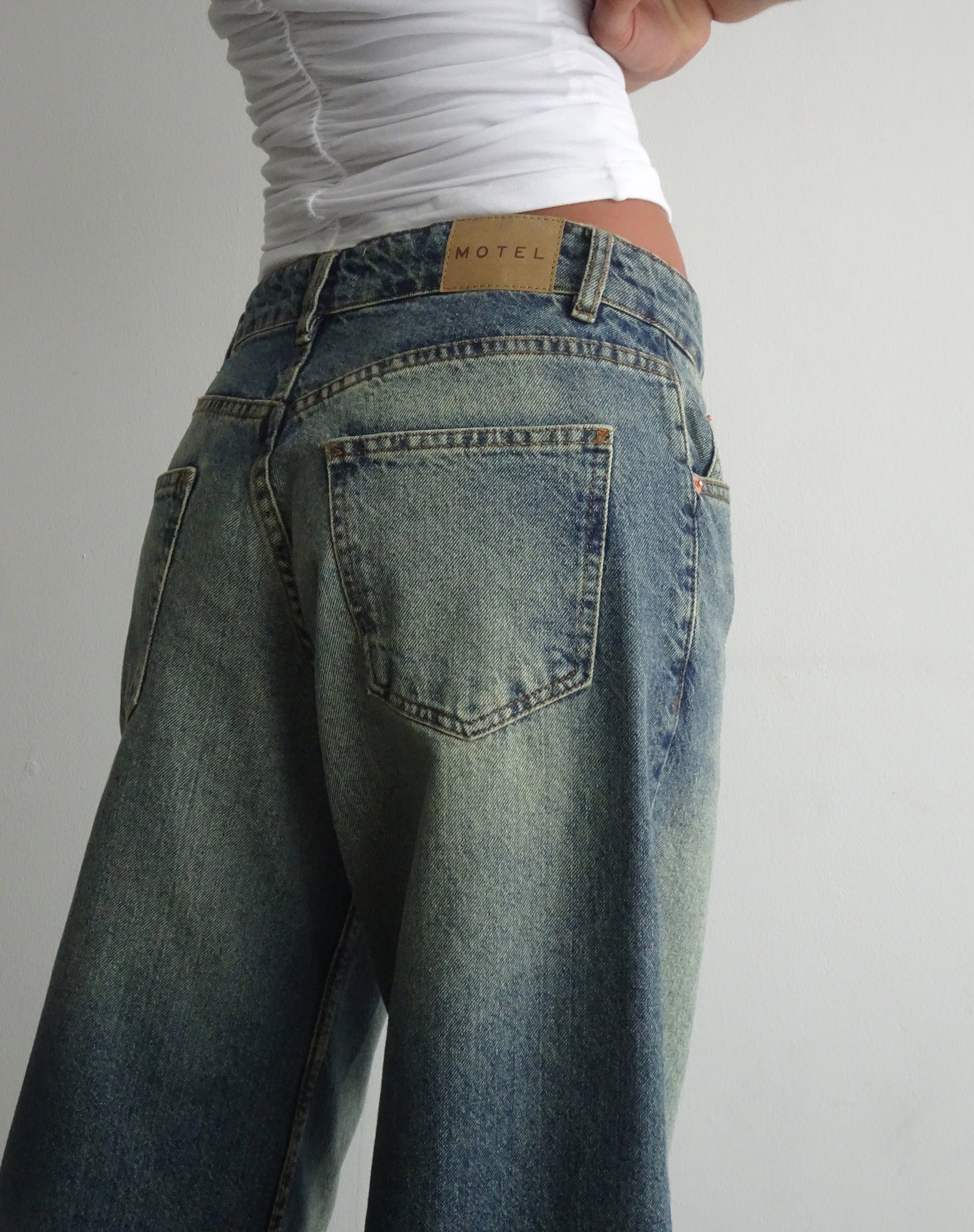 Afbeelding van Roomy Extra Wide Low Rise Jeans in Extreem Blauw Groen
