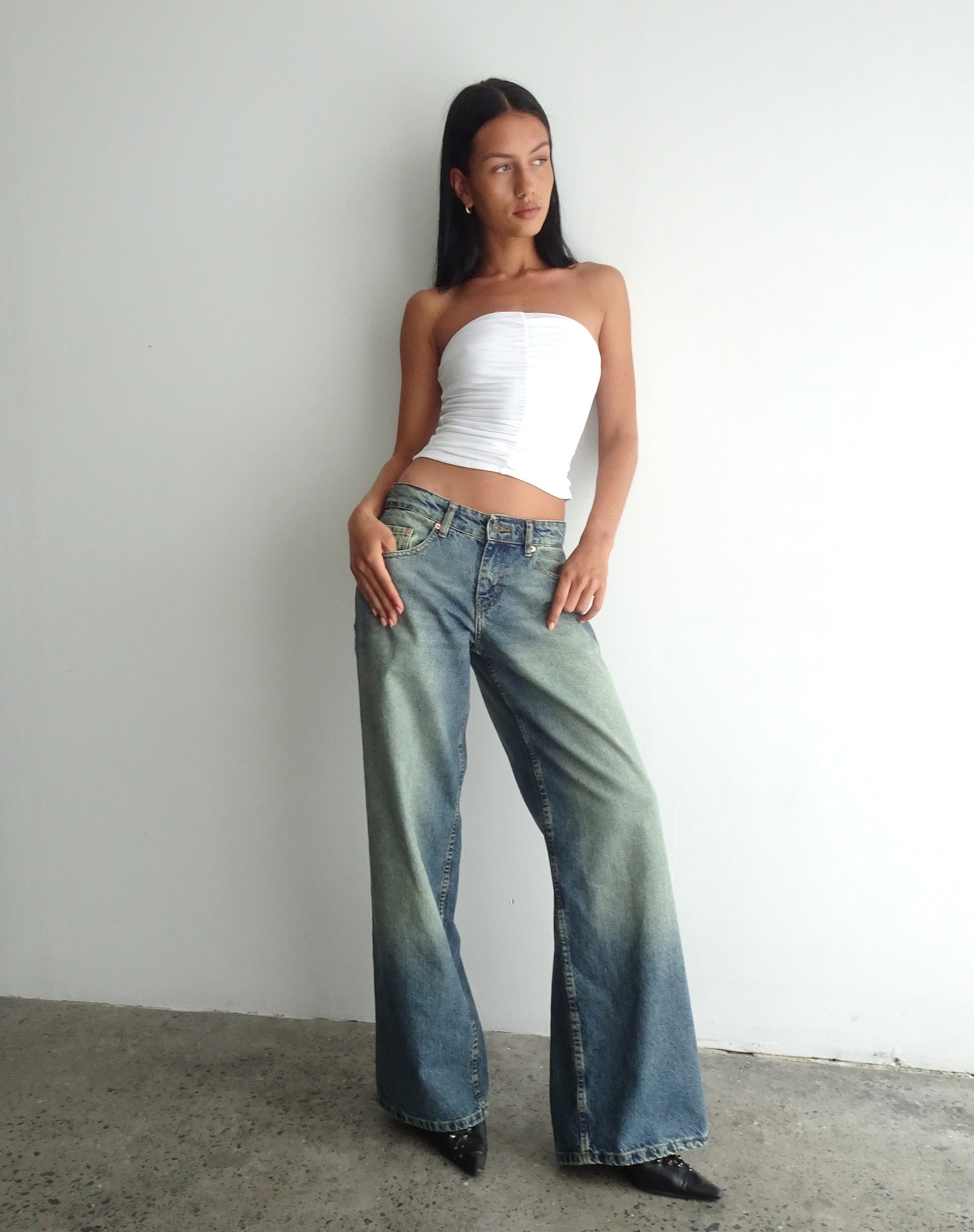 Afbeelding van Roomy Extra Wide Low Rise Jeans in Extreem Blauw Groen
