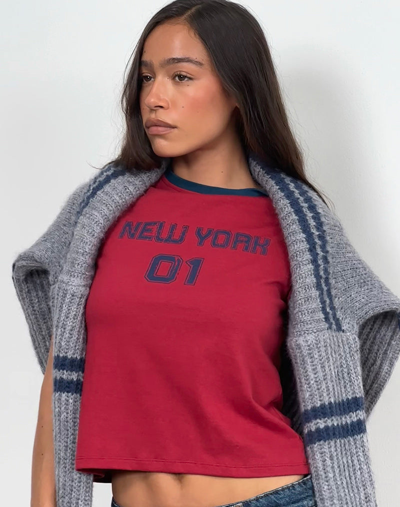 Afbeelding van Sakha Boxy Top in Adrenaline Rood met Blauwe New York Print