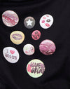 Zwart met badges grafisch