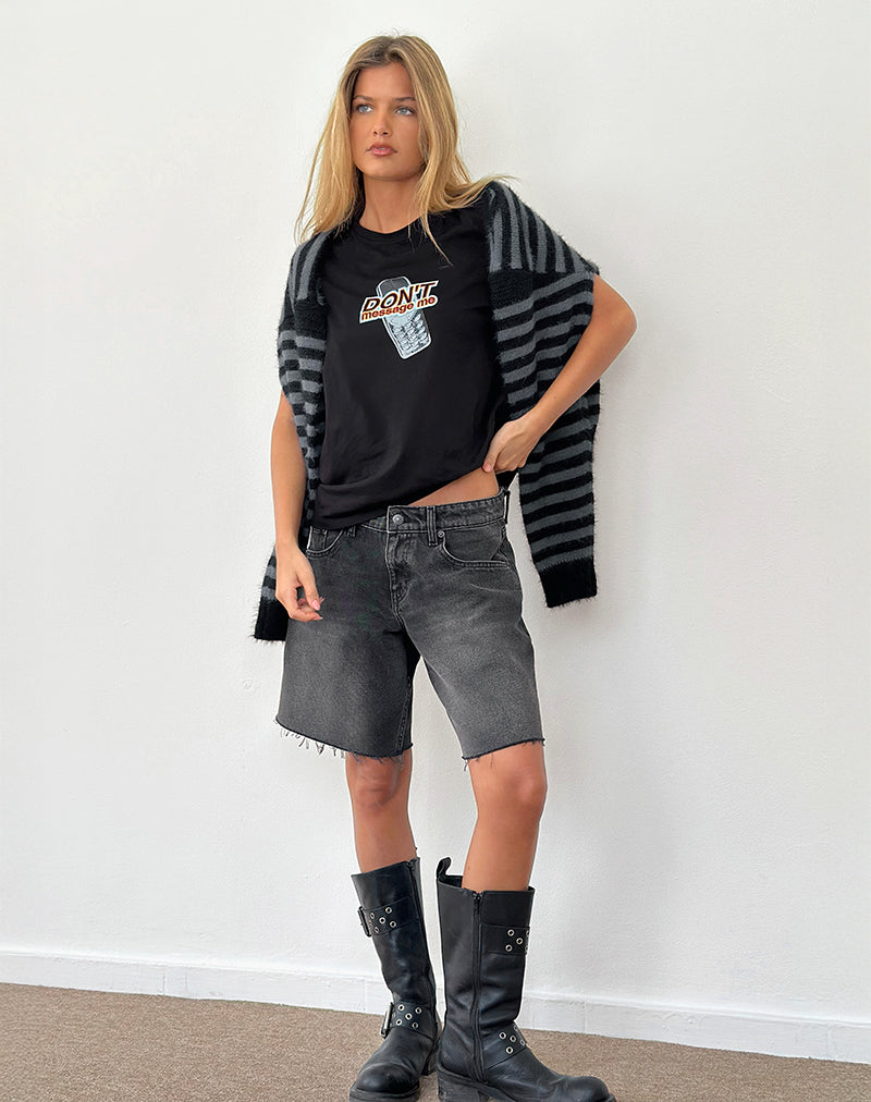 Afbeelding van Saki T-shirt in zwart met don't message me graphic