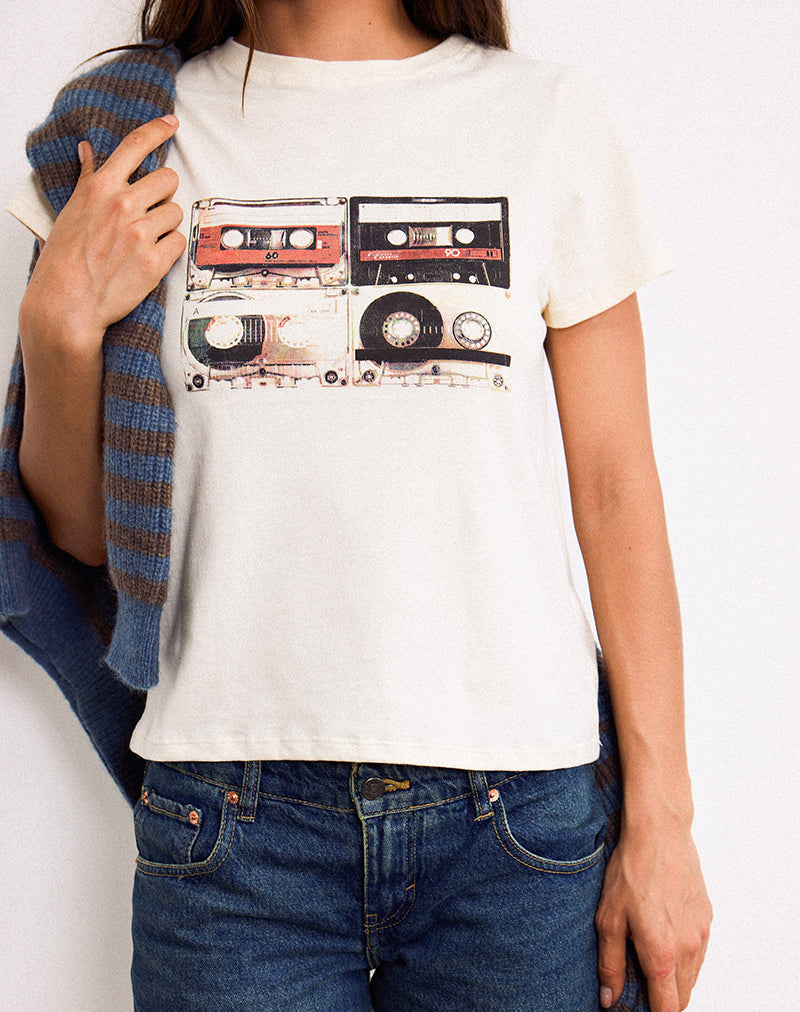 Afbeelding van Saki T-shirt in Ivoor met Retro Cassette Motief