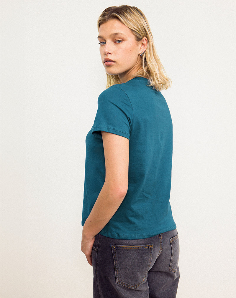 Afbeelding van Saki T-shirt in mediterraan blauw met She's Fantastic slogan