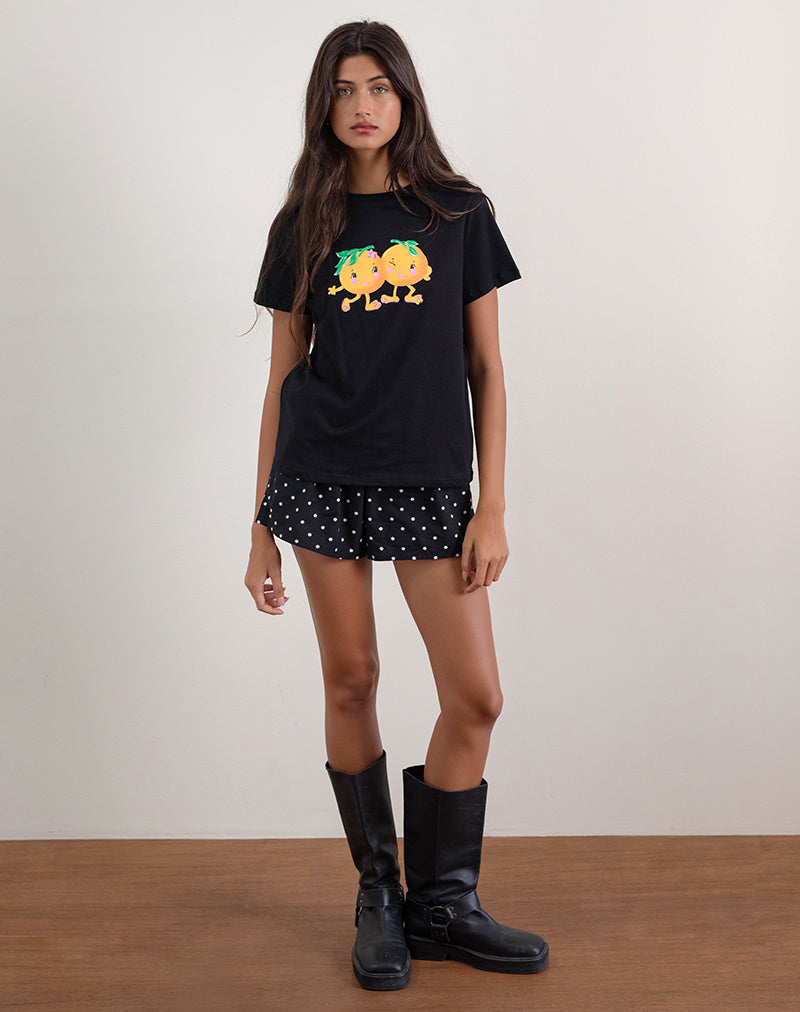 Afbeelding van Saki T-shirt in zwart met opdruk Squeeze Me Orange