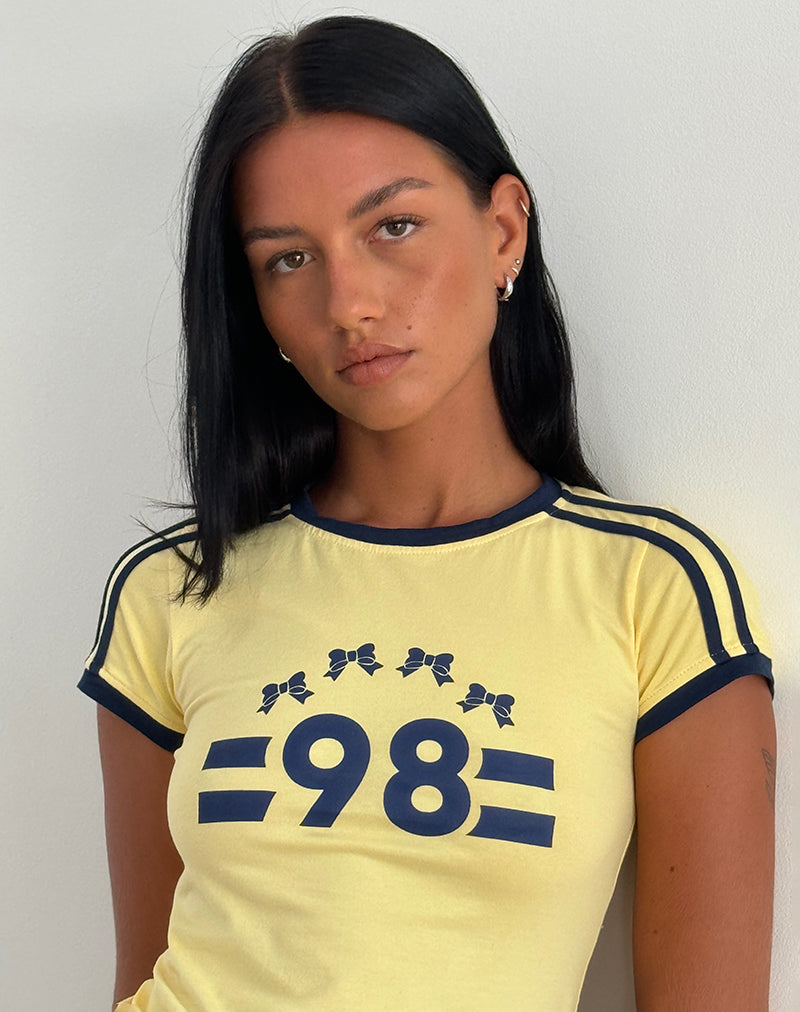 Salda T-shirt in Limonade met Navy Binding en '98' Emb