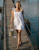 Afbeelding van Sanaly Mini jurk in wit met marine Babylock
