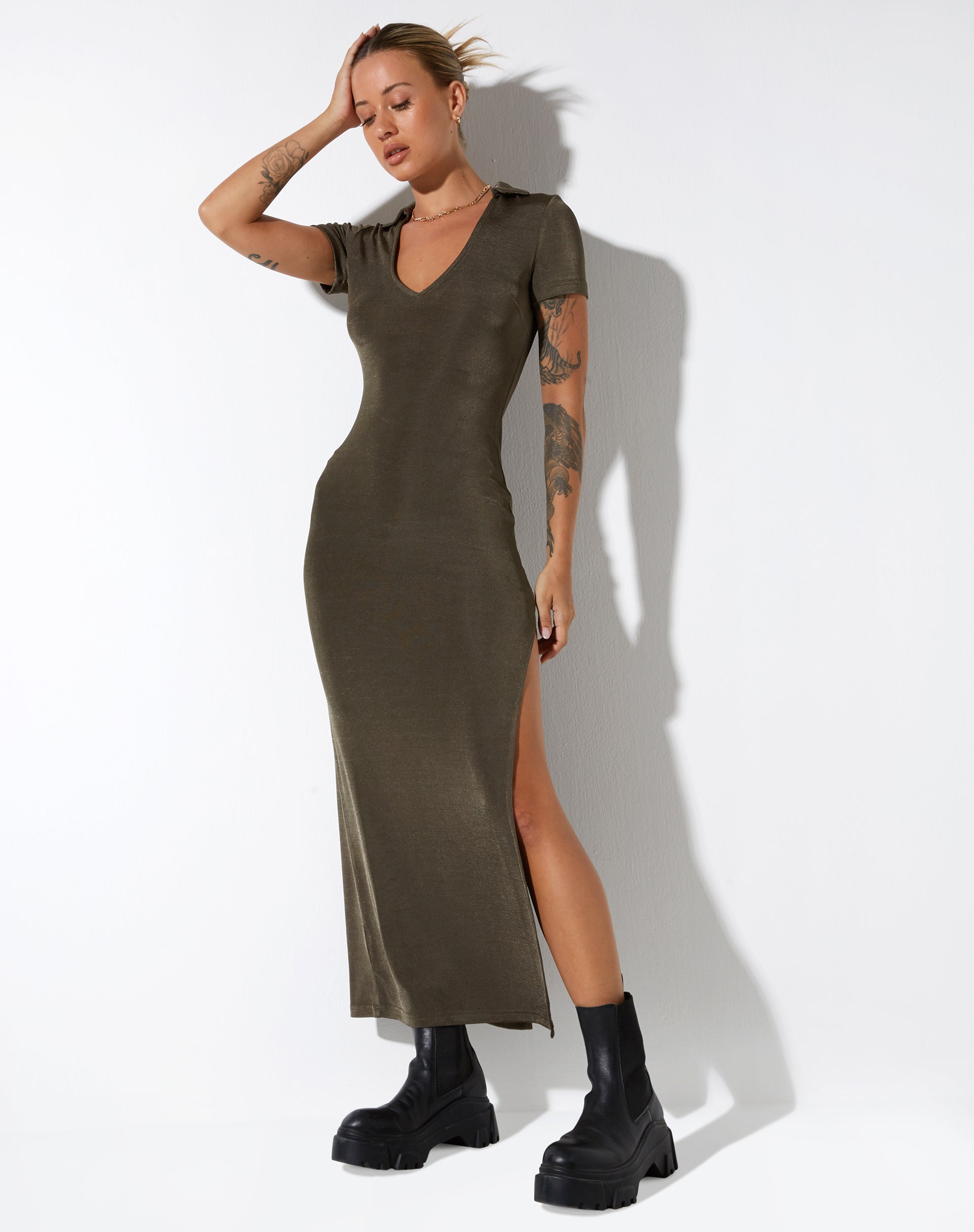 BEELD VAN Savita Maxi Dress in Donker Olijf