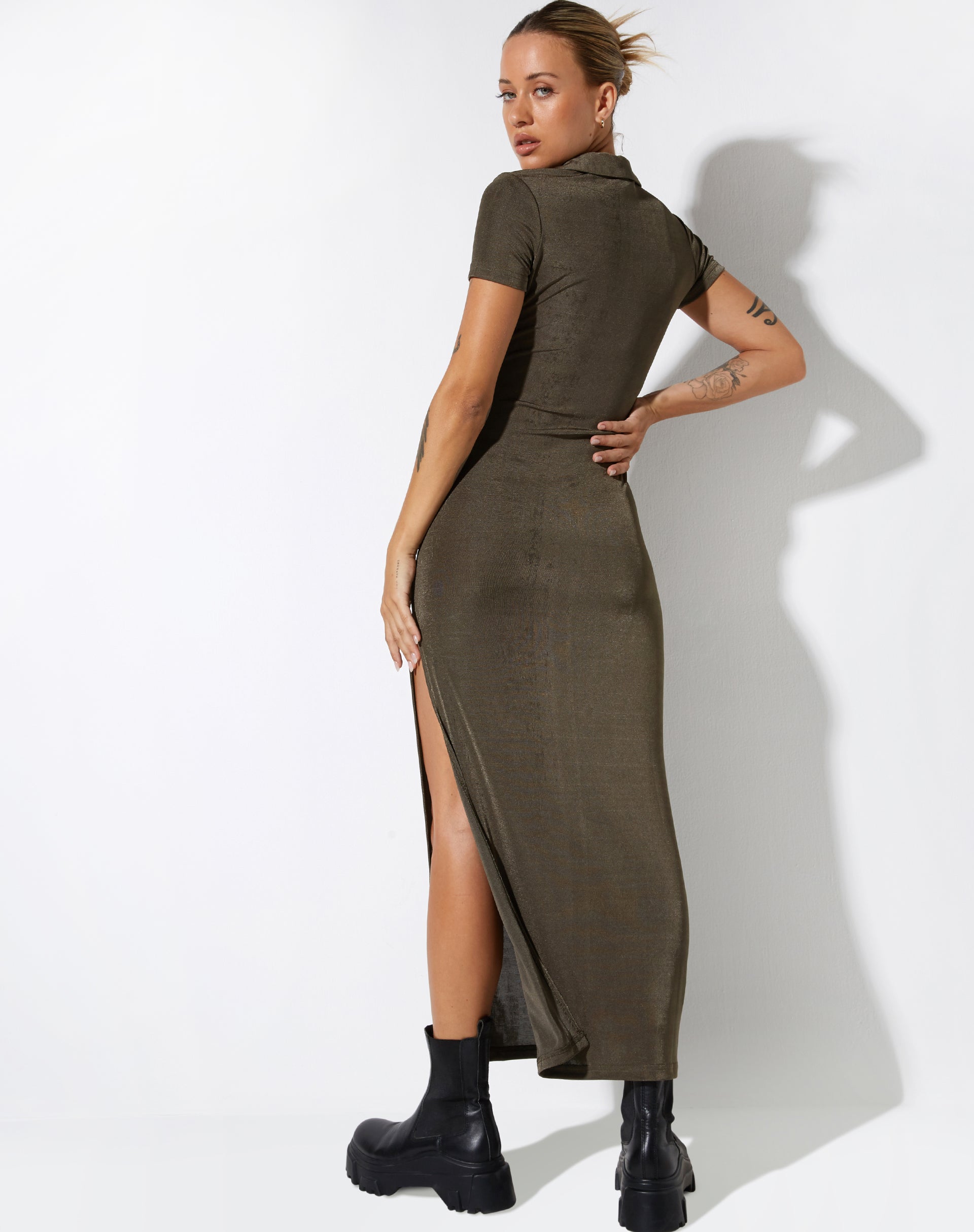 BEELD VAN Savita Maxi Dress in Donker Olijf