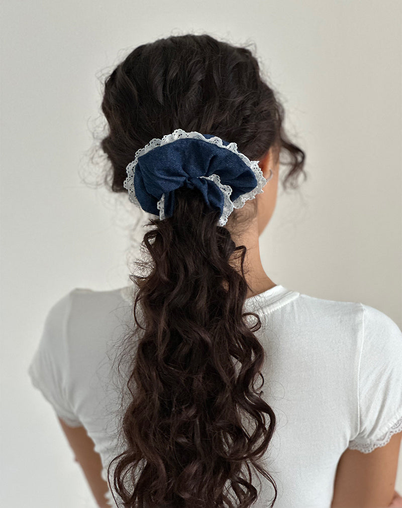 Scrunchie in denim chambray met kant