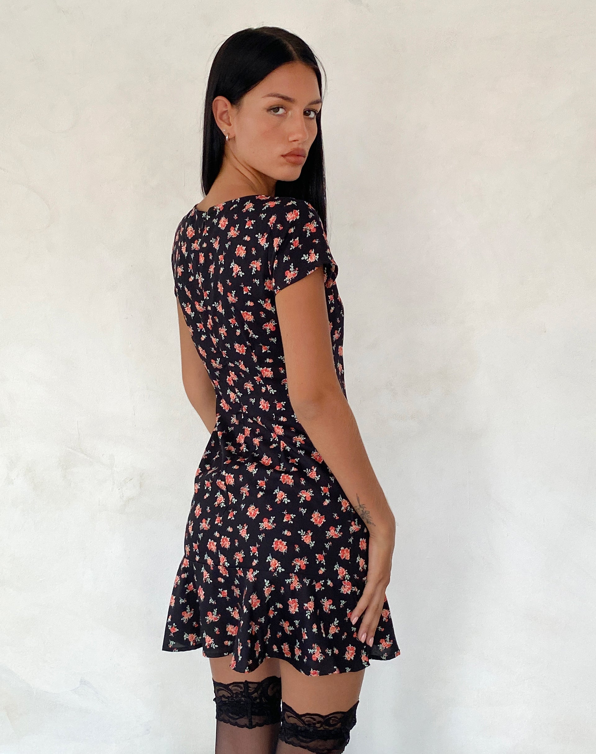 Afbeelding van Seleg Mini Dress in Flowing Rose Zwart