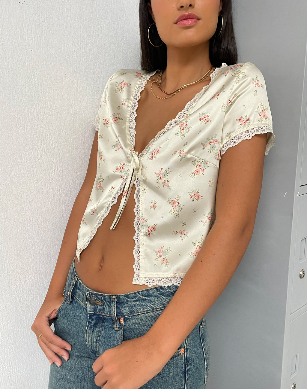 Selene top met striksluiting in satijn Vintage rozenkrans