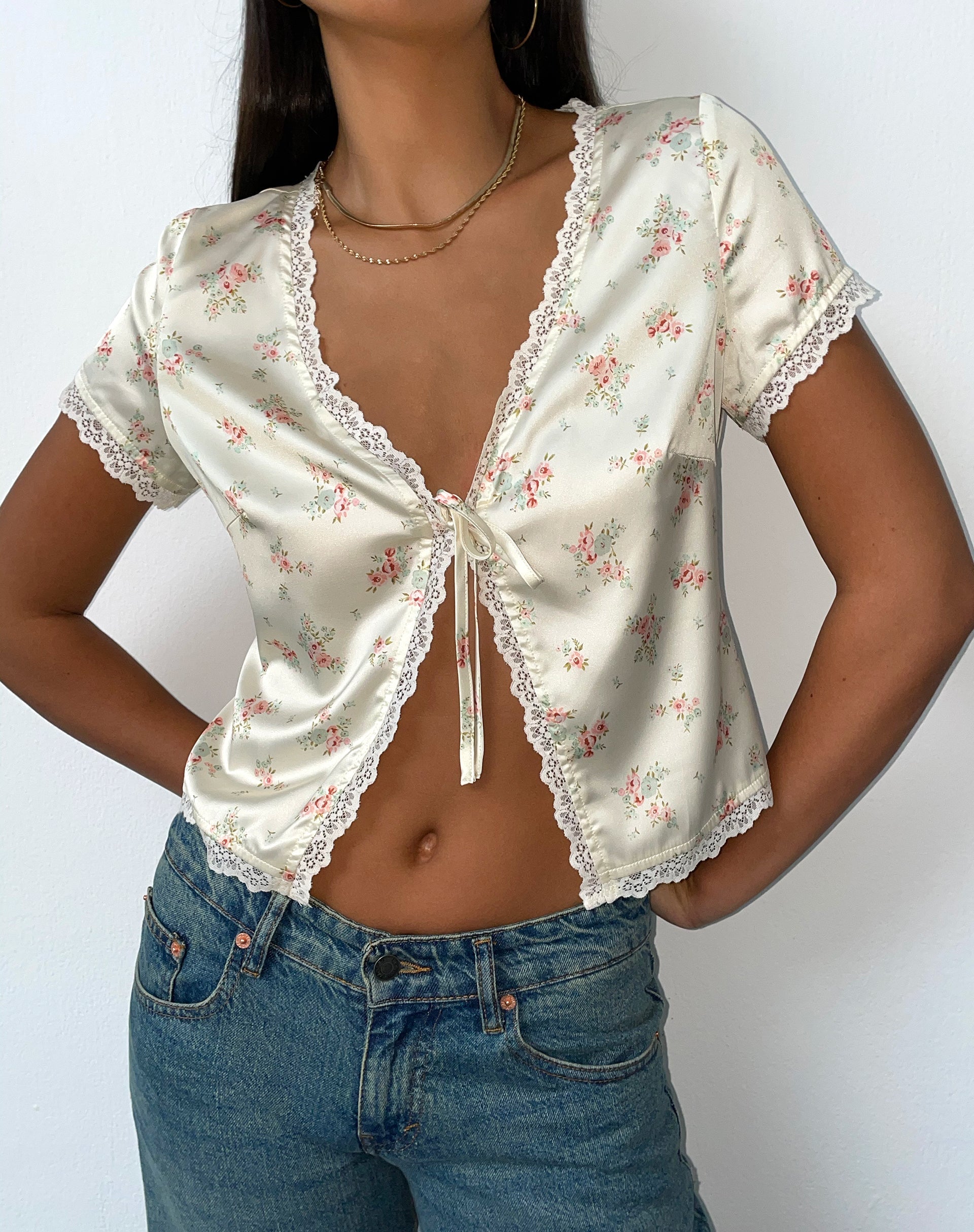 Afbeelding van Selene Top met Stropdas in Satijn Vintage Rozenkrans