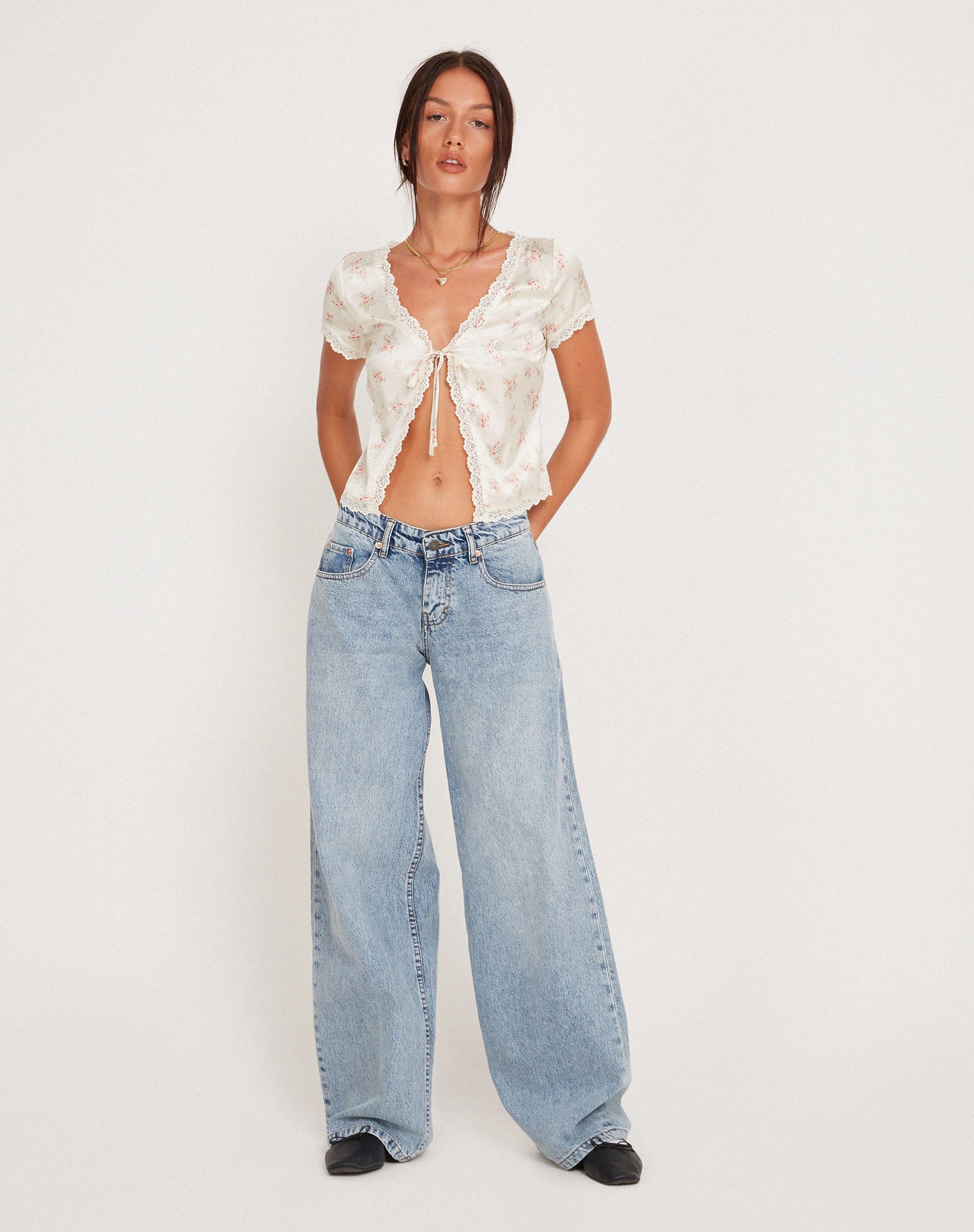 Afbeelding van Selene Top met Stropdas in Satijn Vintage Rozenkrans