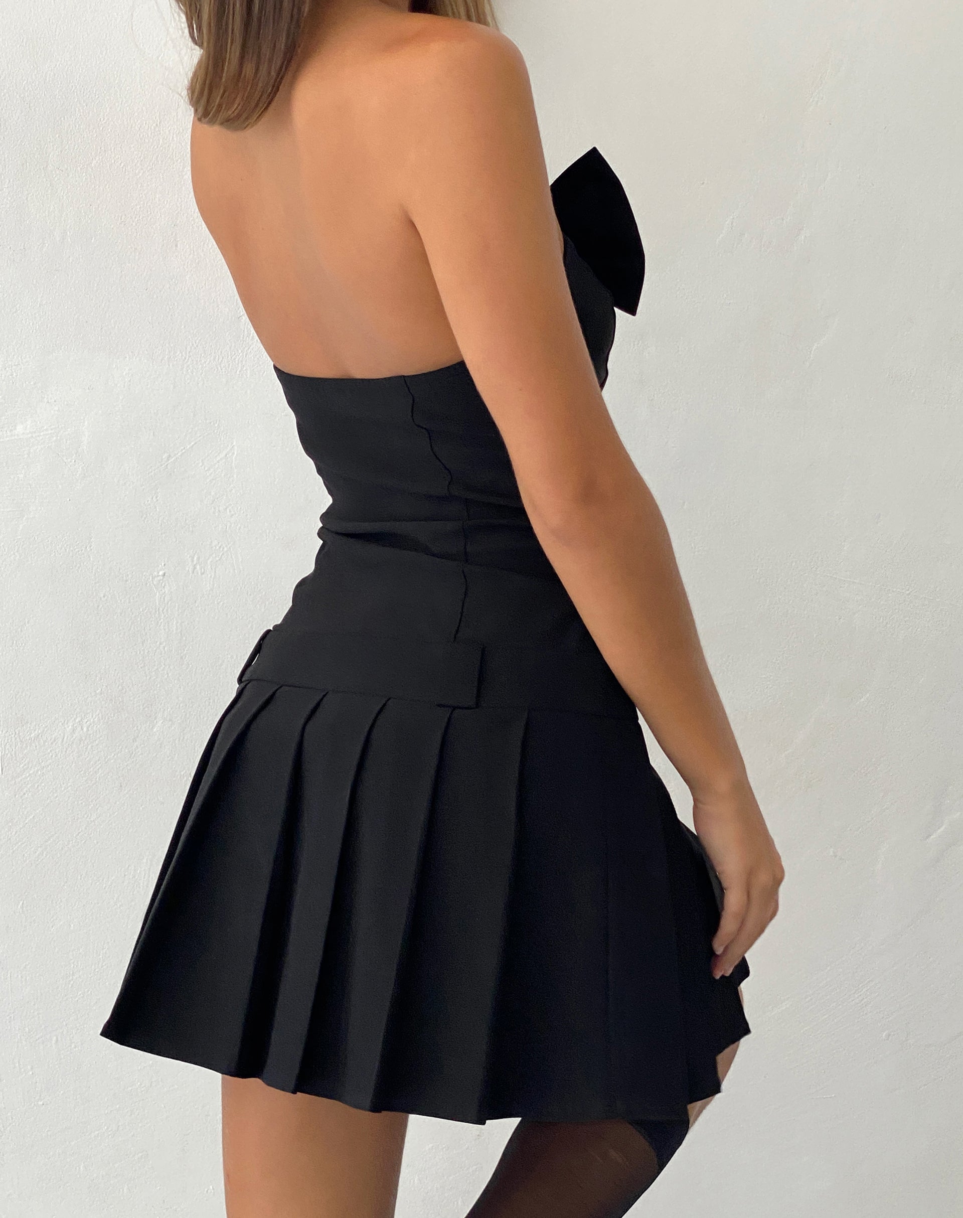 Afbeelding van Seroja Mini jurk met striksluiting in zwart Tailoring