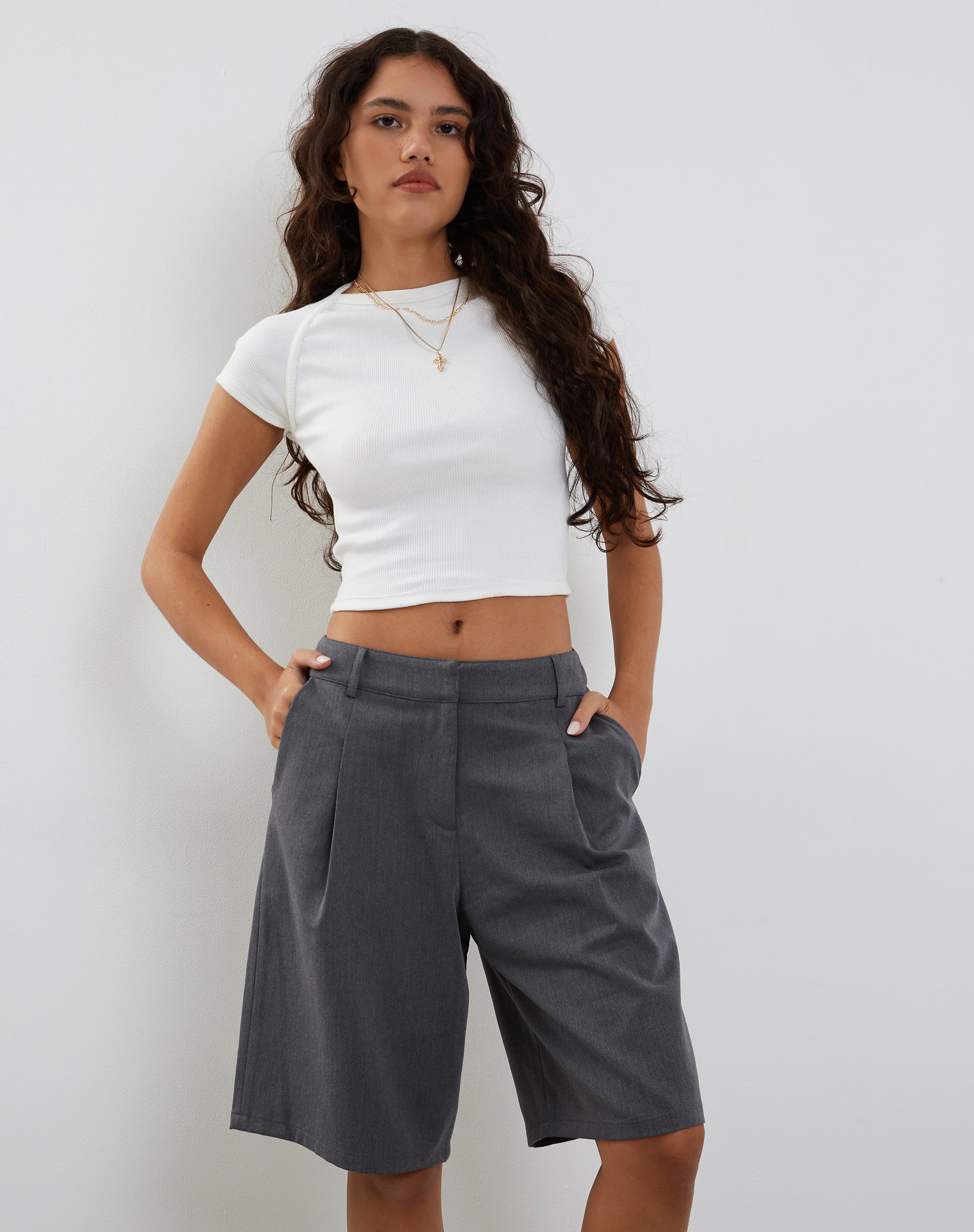 Afbeelding van Setya Long Line Getailleerde Shorts in Charcoal
