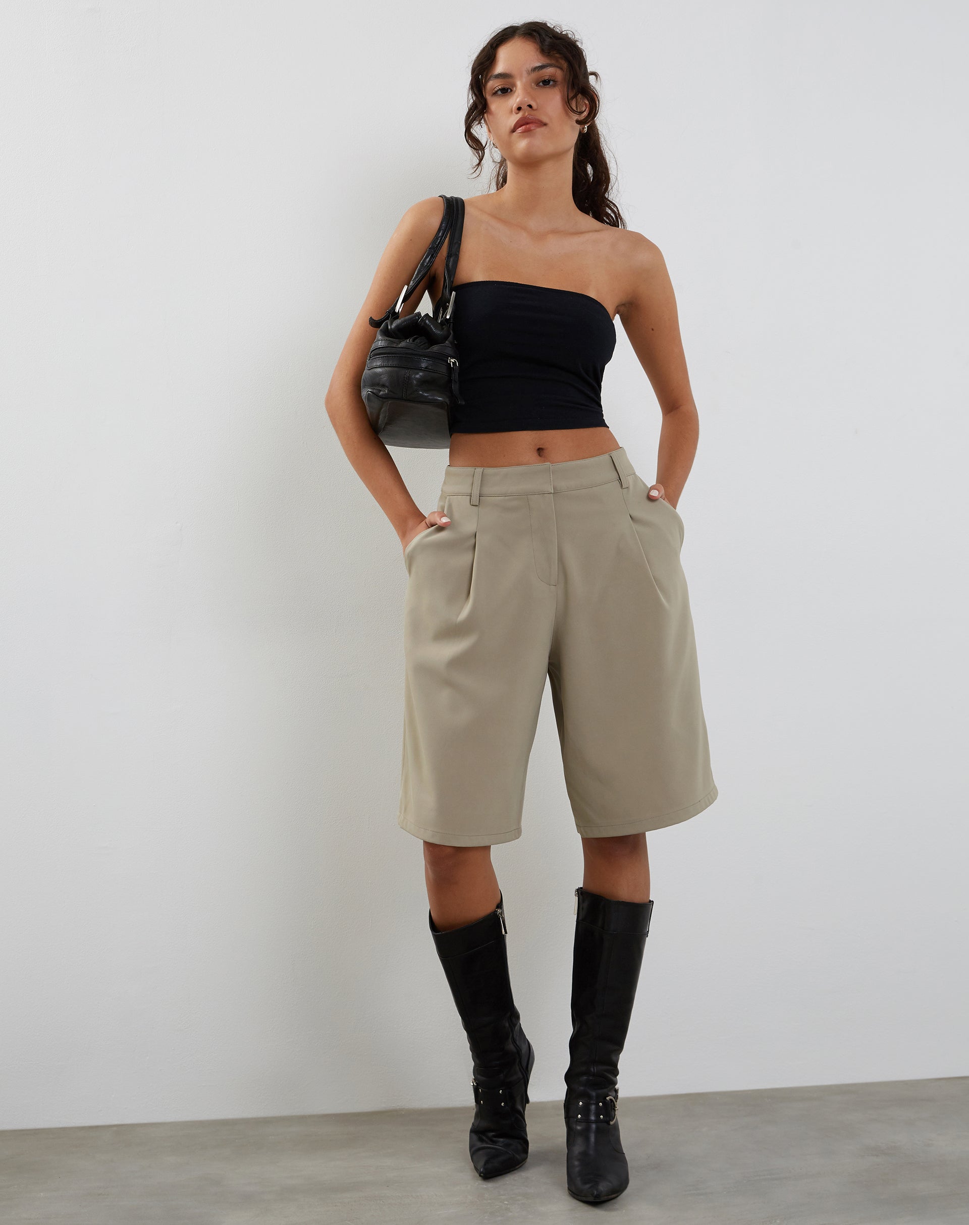 Afbeelding van Setya Long Line Getailleerde Korte Broek in Taupe