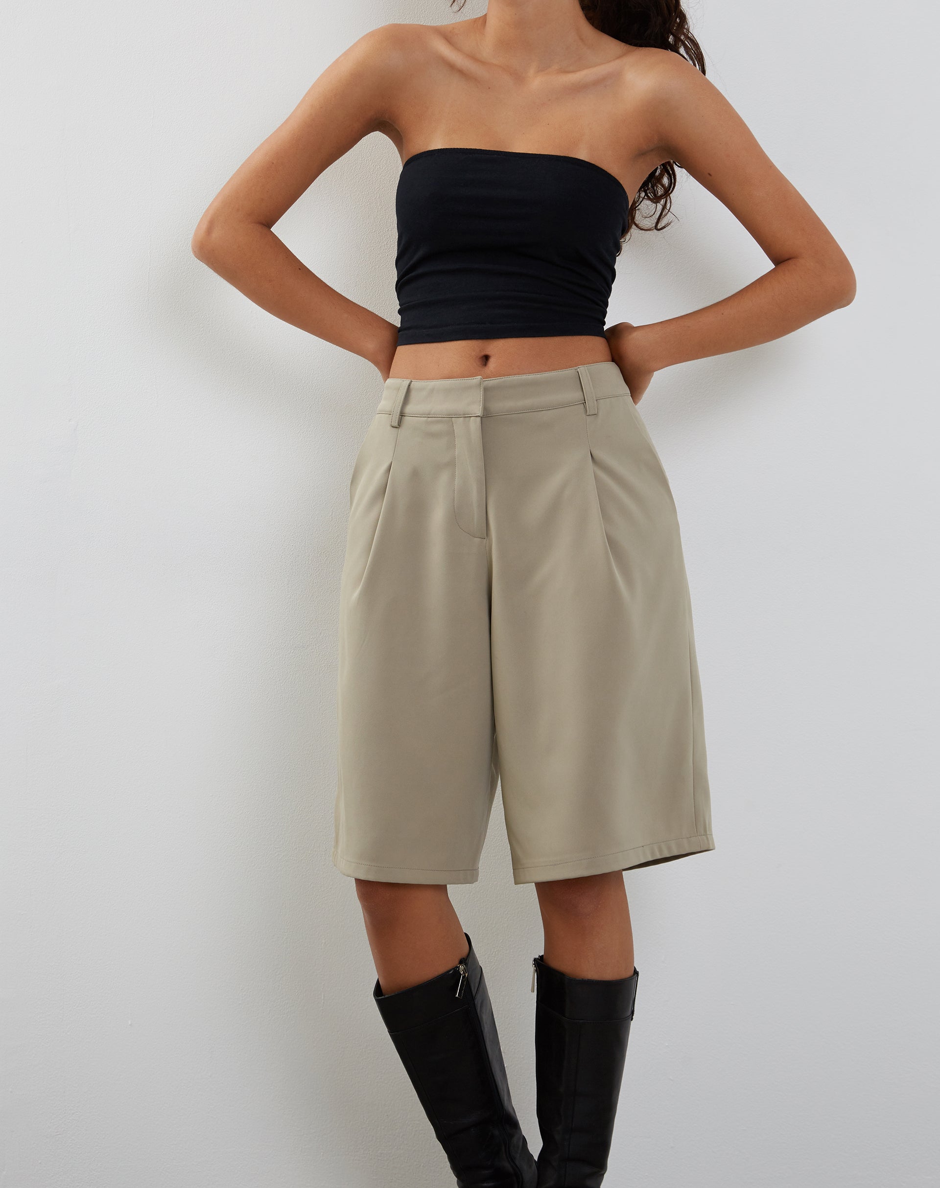 Afbeelding van Setya Long Line Getailleerde Korte Broek in Taupe