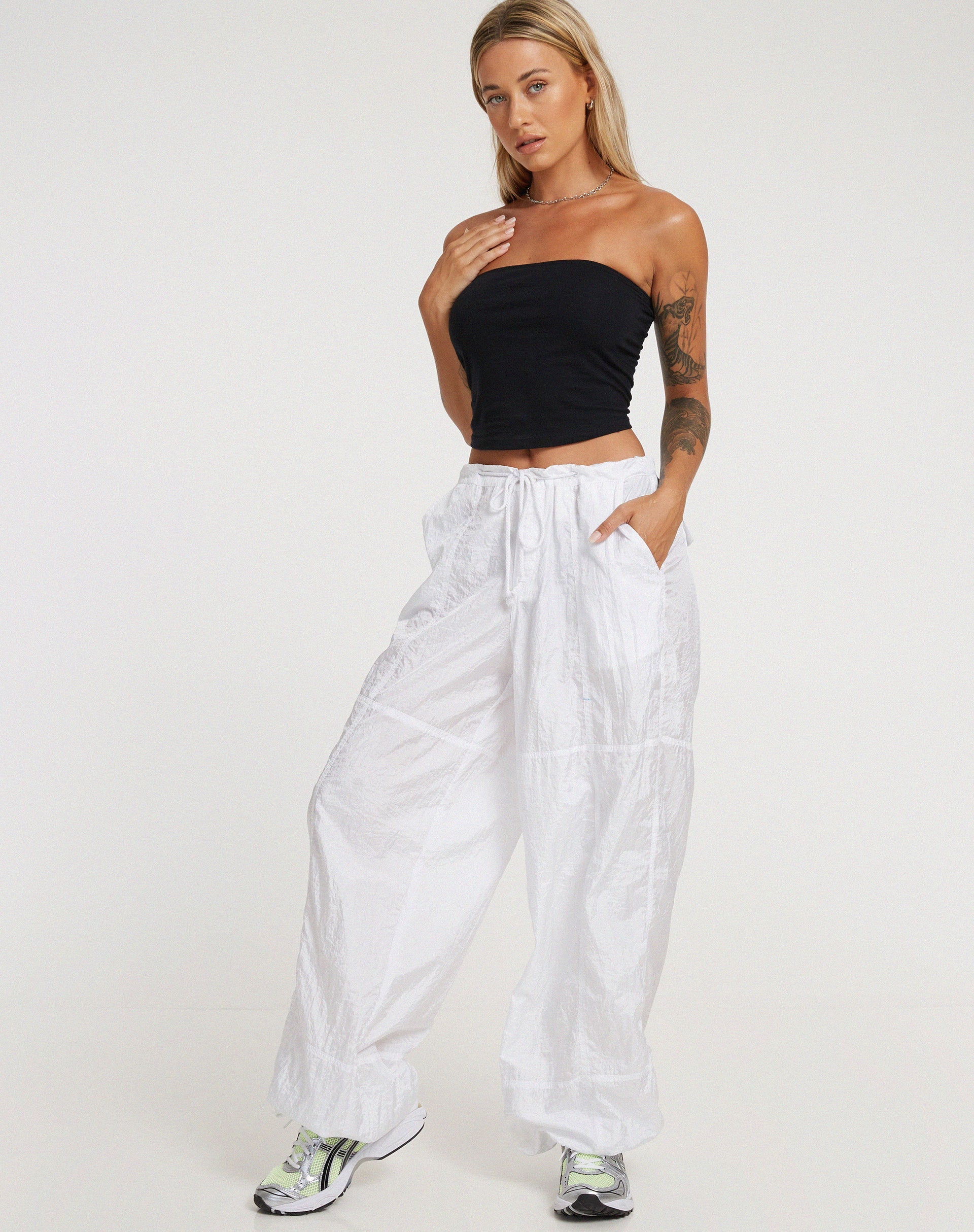 BEELD VAN Shae Bandeau Top in zwart