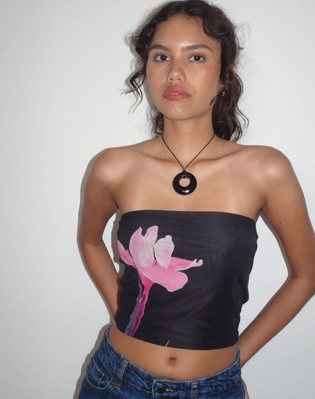 Shae Bandeau Top in zwart met roze bloemmotief