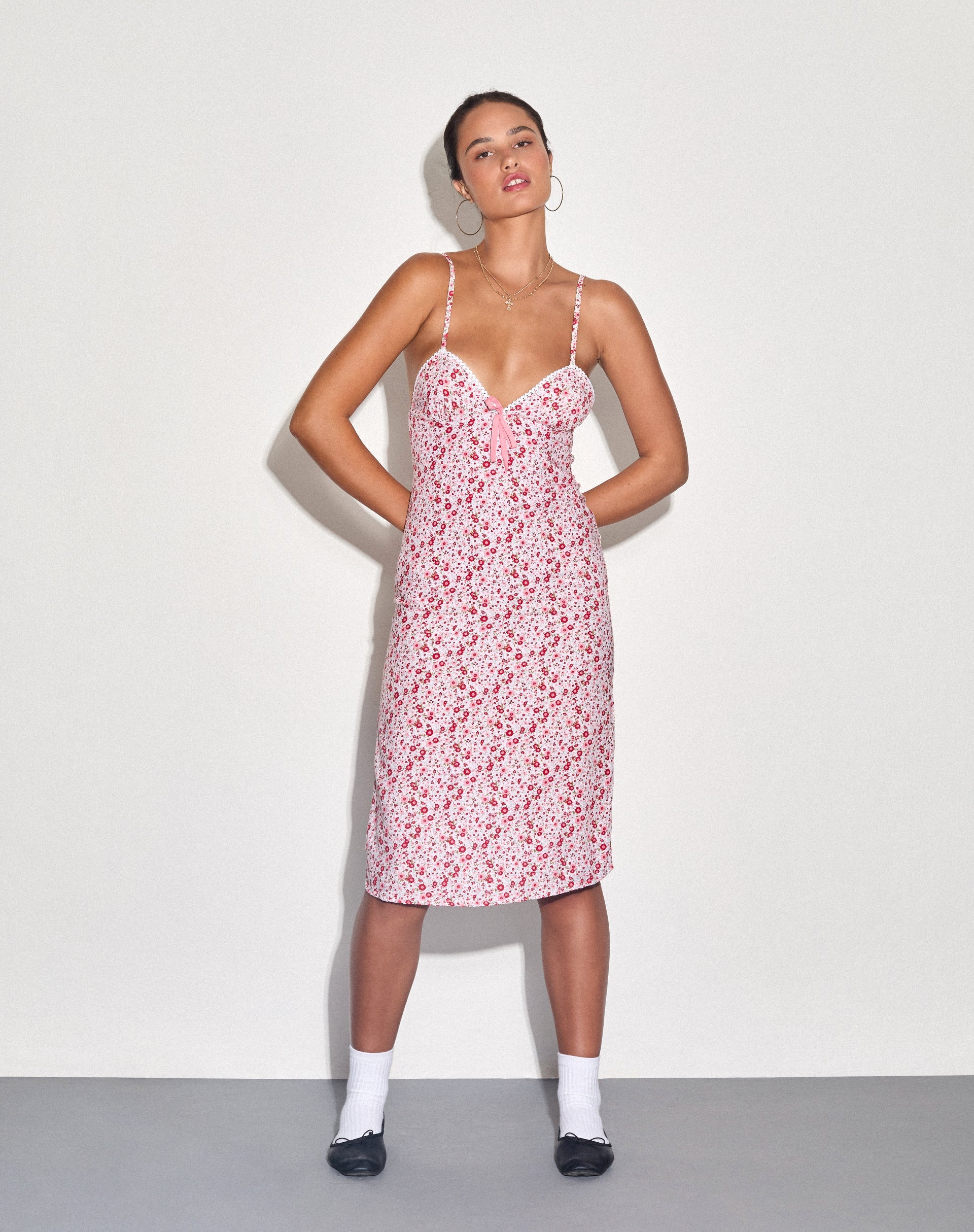 Afbeelding van Sharon Midi Dress in Blush Red Ditsy Floral
