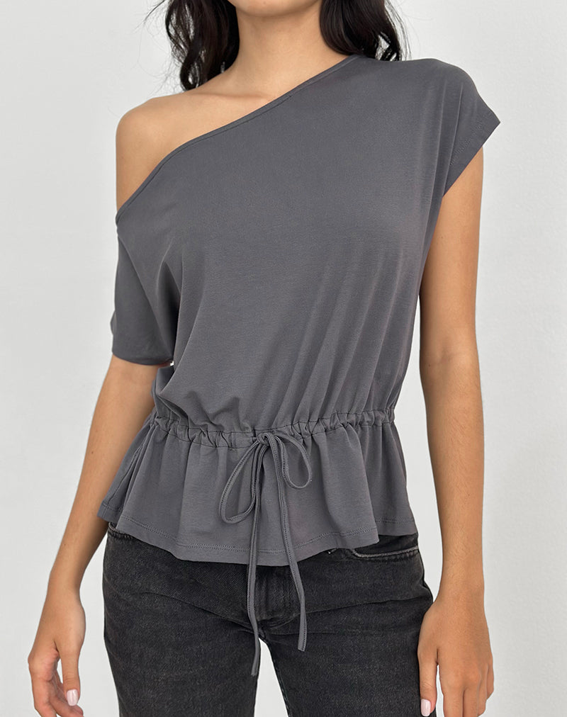 Afbeelding van Sika One Shoulder Top in antracietgrijs met strikceintuur