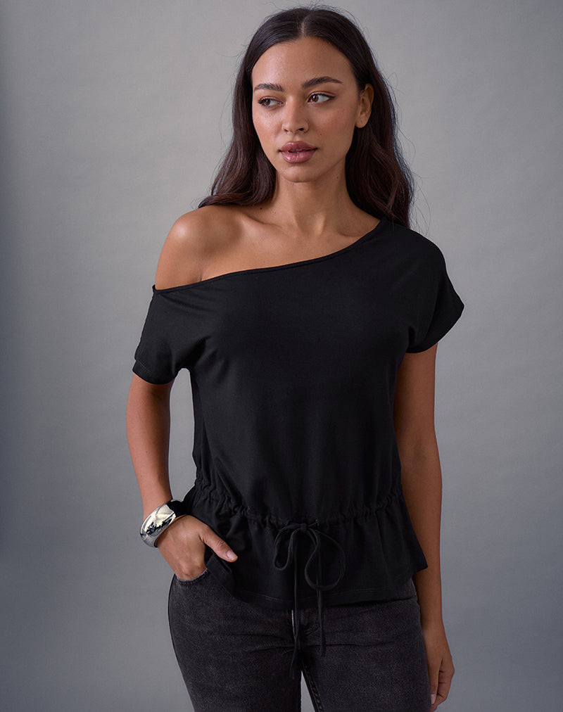 Afbeelding van Sika One Shoulder Top in zwart met strikceintuur