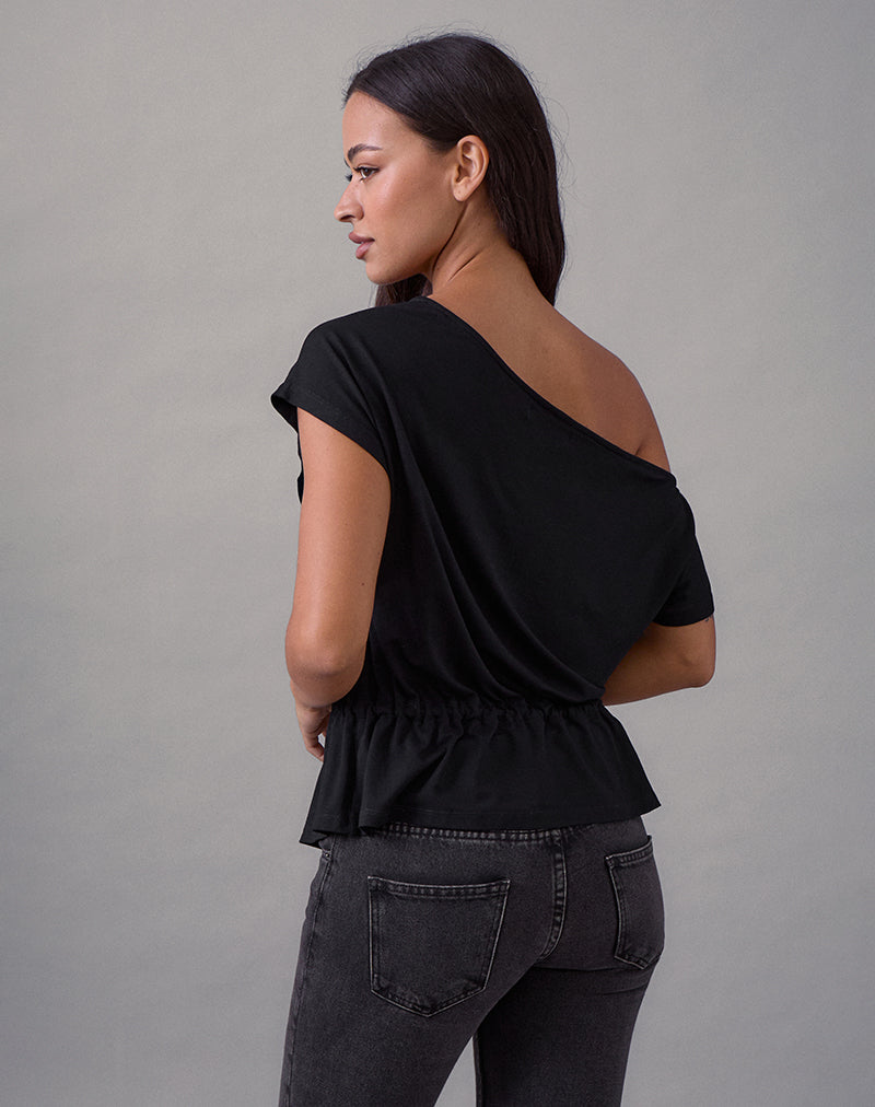 Afbeelding van Sika One Shoulder Top in zwart met strikceintuur