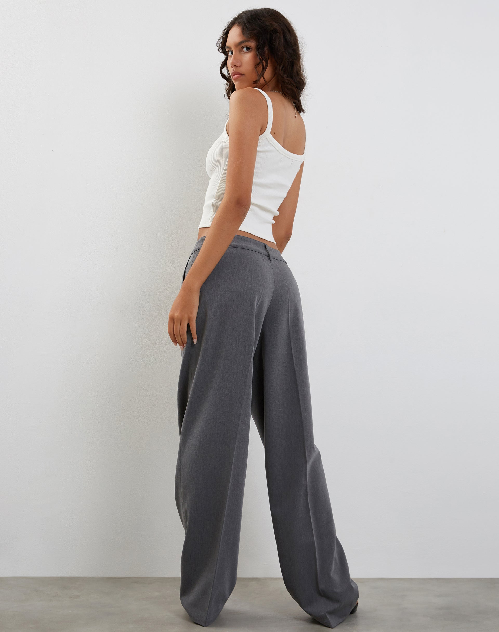 Afbeelding van Sirkia Lage Getailleerde Broek in Charcoal