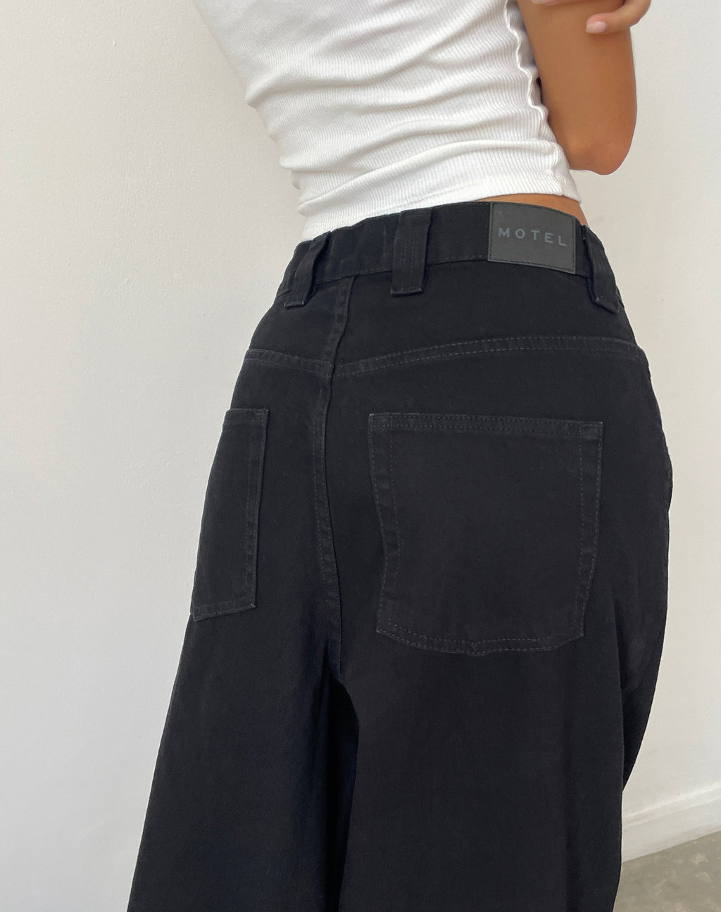 Skater laag uitgesneden Jean in Rinse Black