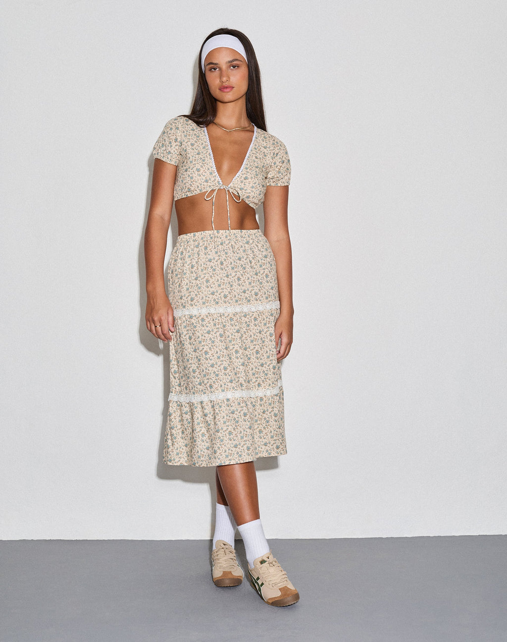 Maxce Midi-rok met lage taille in antiekblauw en ivoorkleurige bloemen
