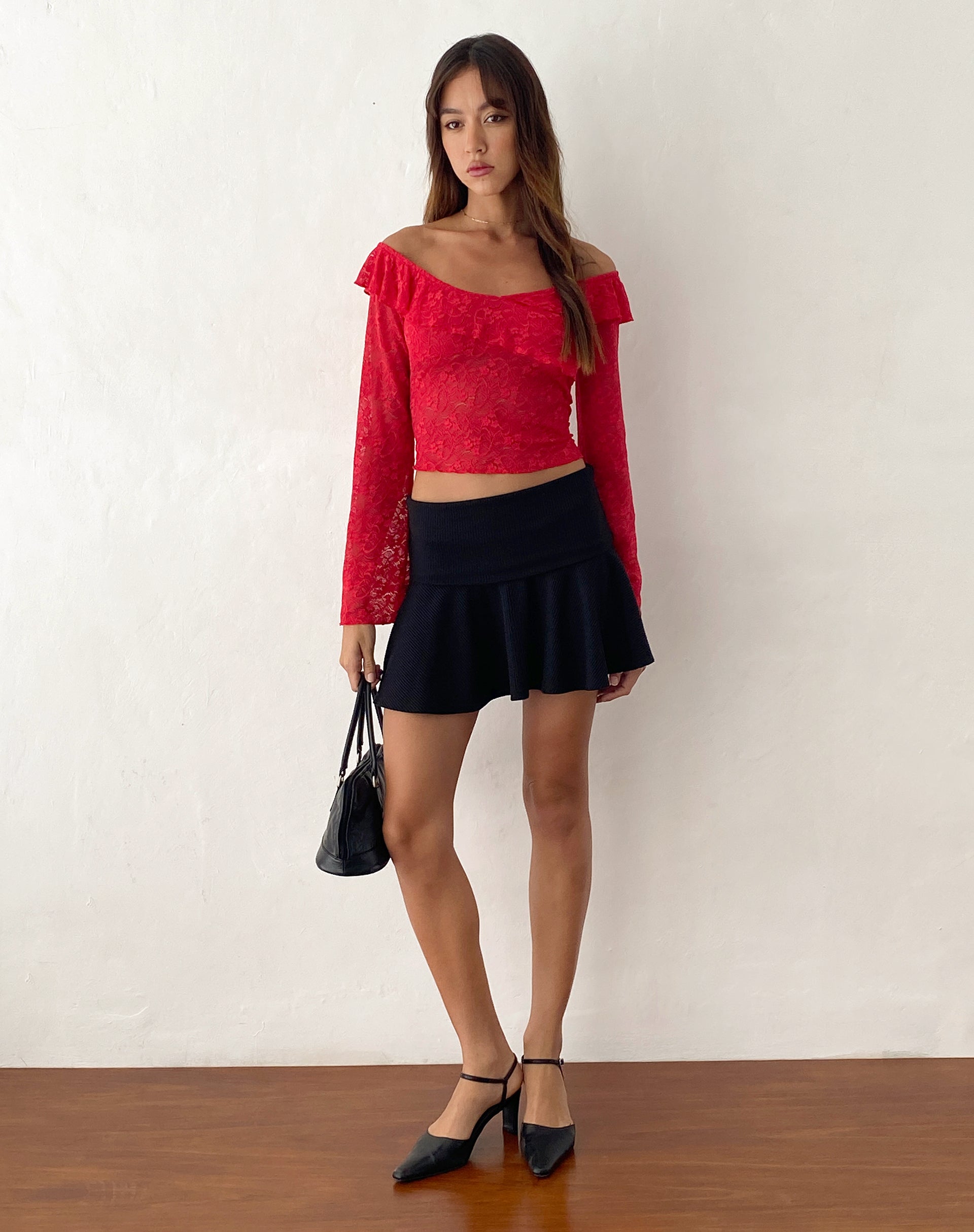 Afbeelding van Soka Bardot Frill Top in Rood Kant