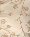 Beige sierlijk bloemenvlokje