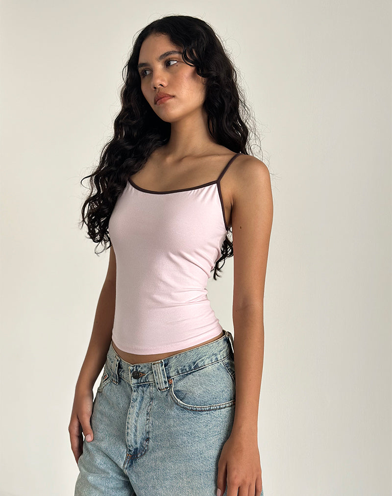 Afbeelding van Solani Top in lichtroze met diepe mahoniebinding
