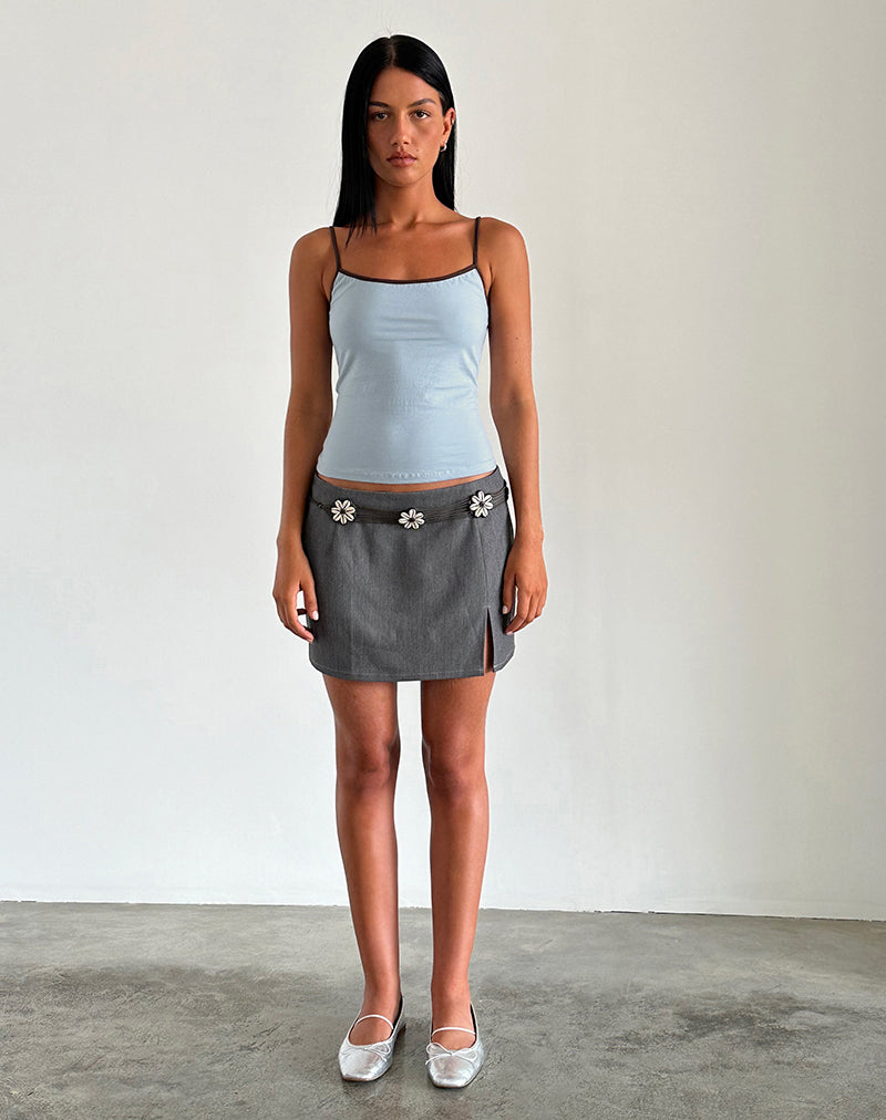 Solani top in Nantucket Blue met diepe mahoniebinding
