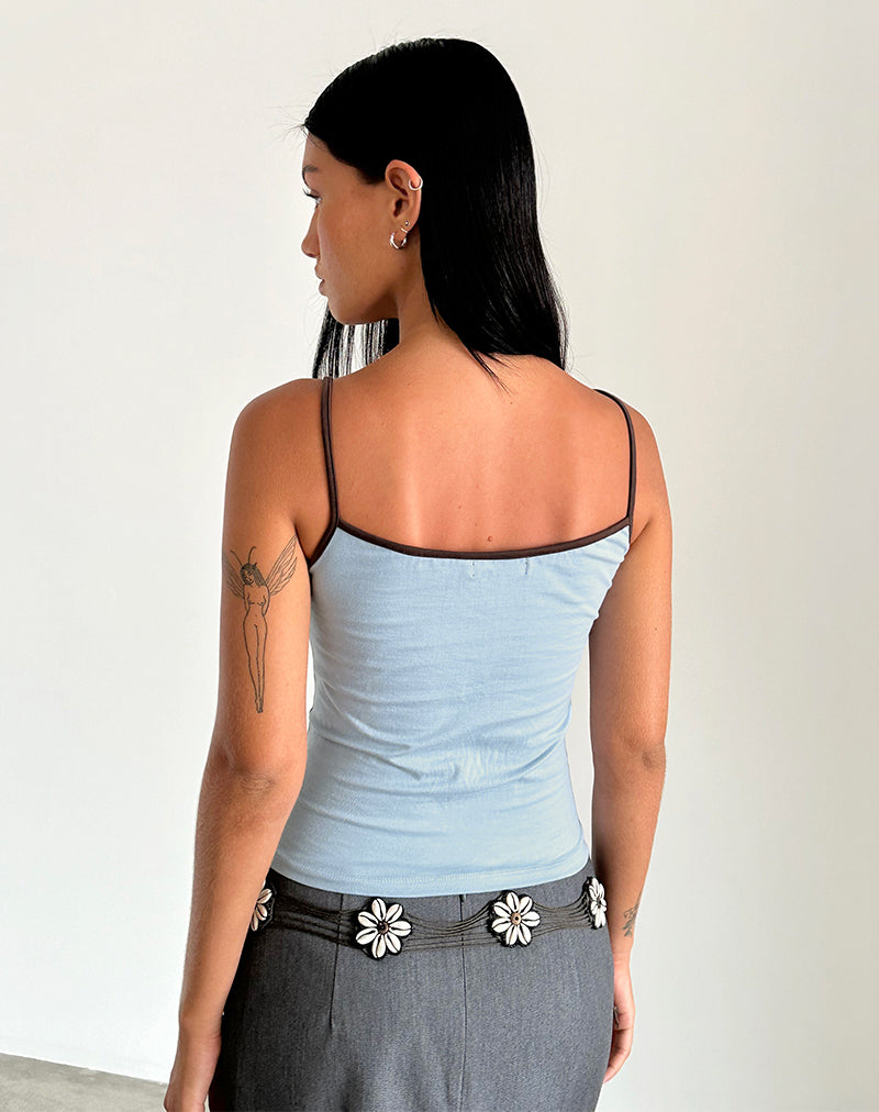 Afbeelding van Solani Top in Nantucket Blue met diepe mahoniebinding