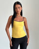 Afbeelding van Solani Top in Yellow May met diepe mahoniebinding