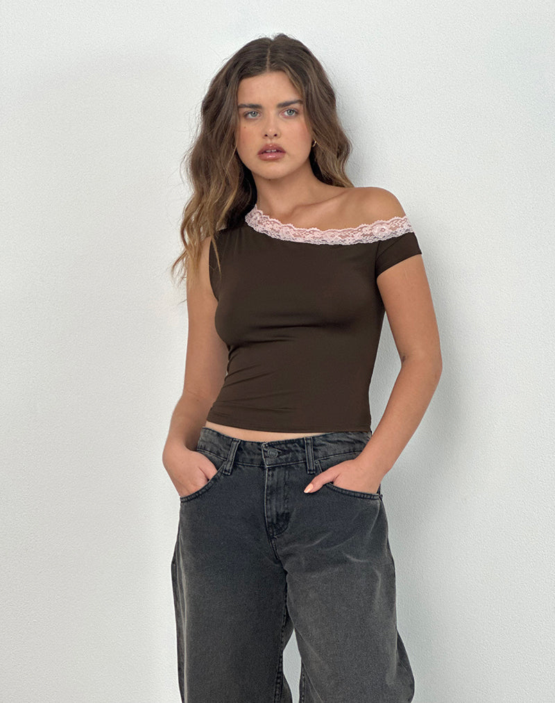 Soleh One Shoulder Top in bruin slinky met roze kant