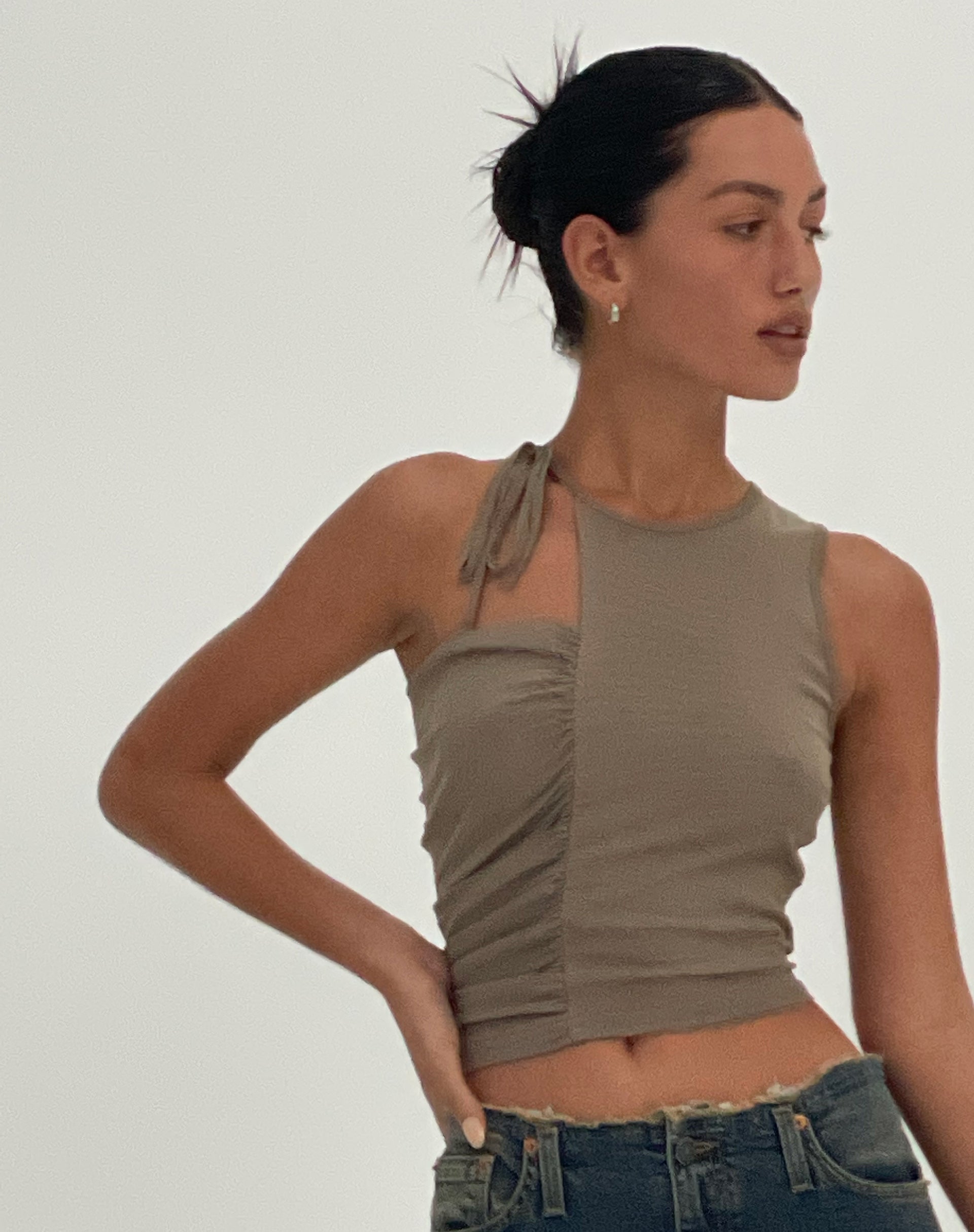 beeld van MOTEL X JACQUIE Sonja Crop Top in Oatmeal