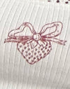 Off White met aardbeienstrikprint