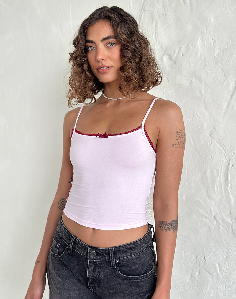 Suna Vest Top in lichtroze met bordeauxrode bies