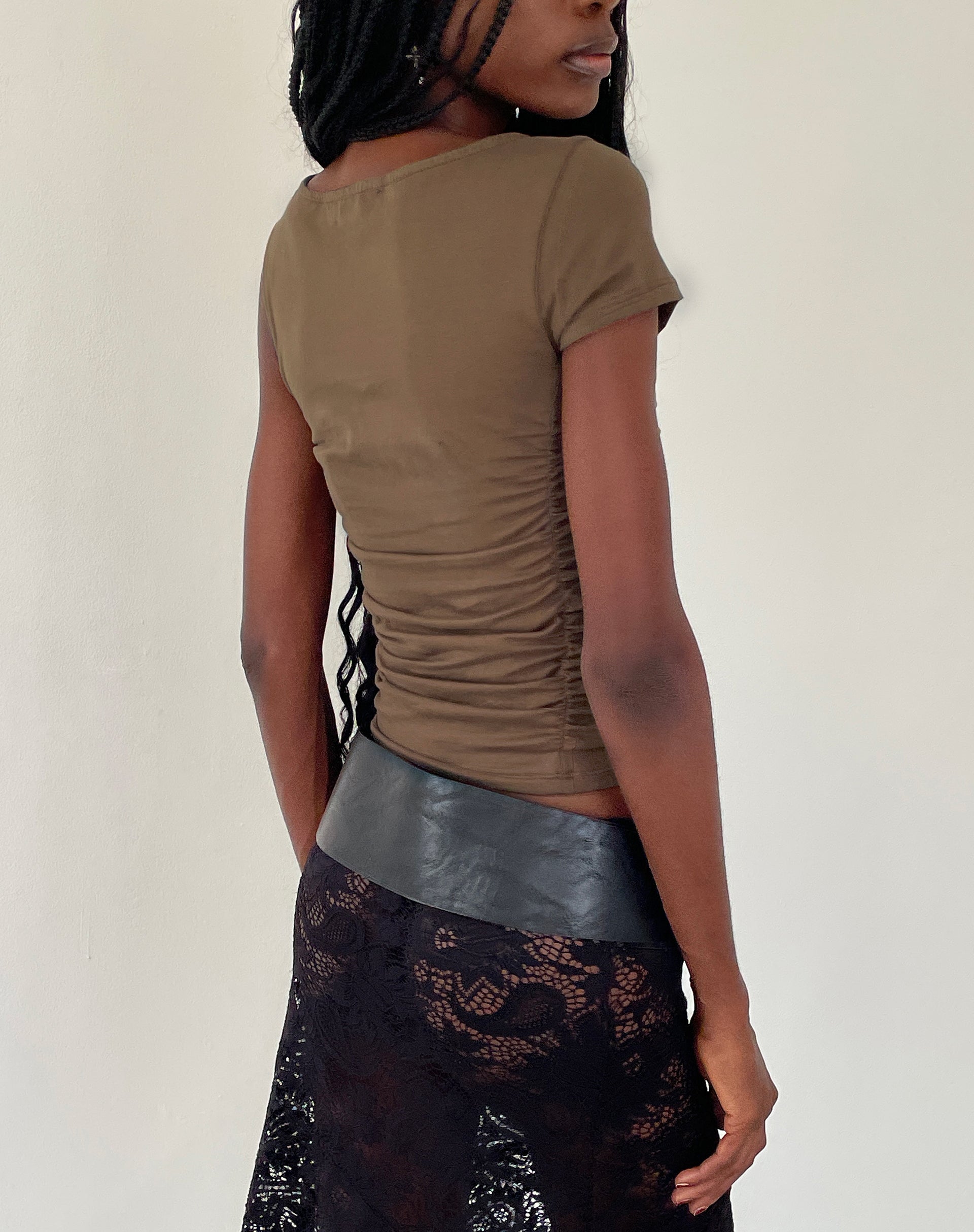 Afbeelding van Sunhee Slash Hals Asymmetrische Top in Mocca