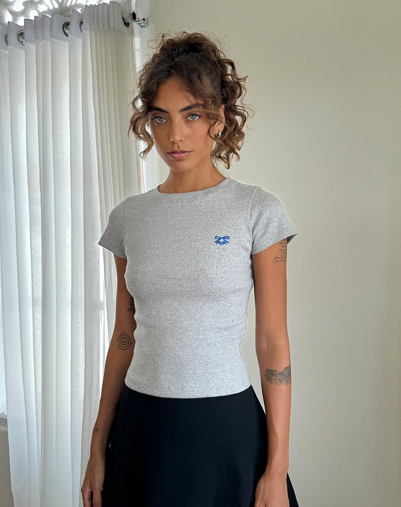 Afbeelding van Suti T-shirt in grijs gemêleerd met kobaltblauw strikborduursel