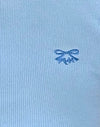 Ijsblauw met donkerblauw strikborduurwerk